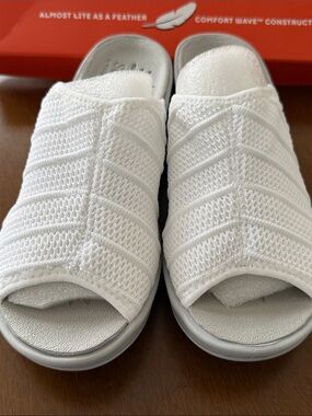 easy street Slite White Knit Slide Sandals with Gray Sole Size 7N